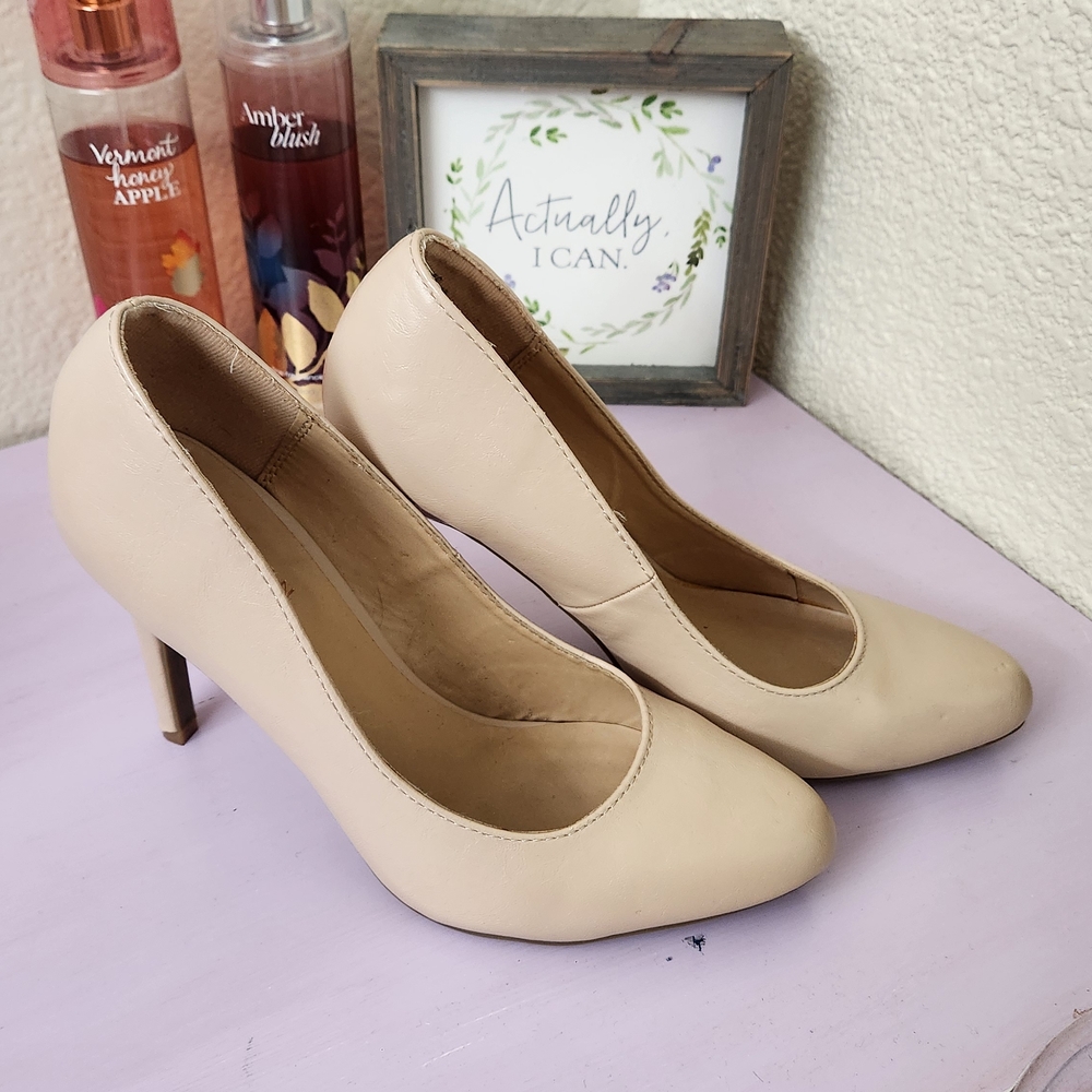 LC Lauren Conrad Nude Pumps